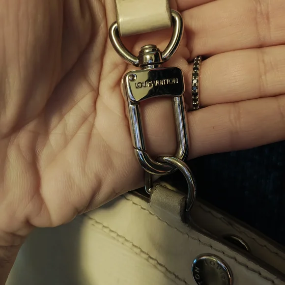 Louis Vuitton Brea MM - Picture 3 of 16